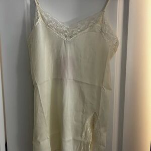 NWT- Heart Hips Cream Lace-Trim Slip Chemise